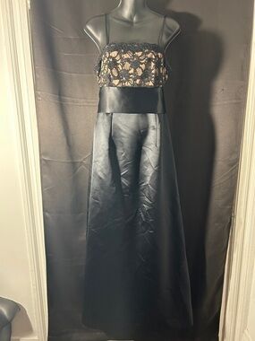 Jones New York Black and Nude Lace Bodice A-Line Prom Dress